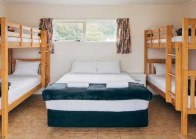 Whangateau Holiday Family Cabin - sleeps 6